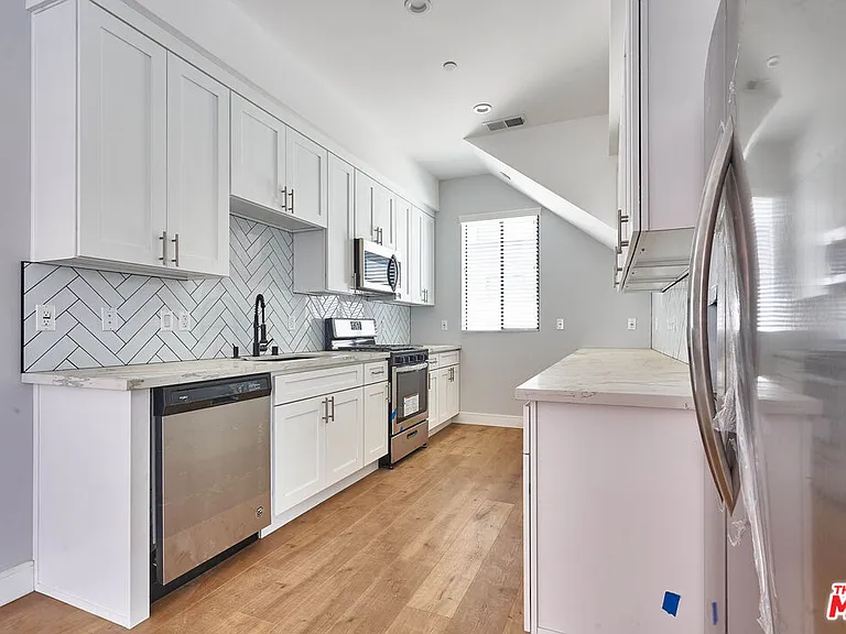 13928 Bessemer St #1 — Photo 7