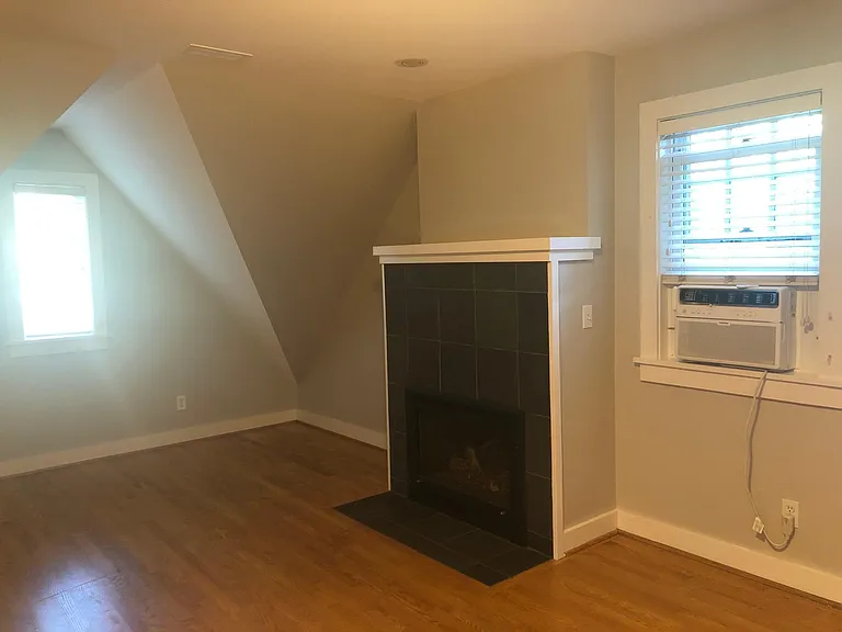 931A NE Cesar E Chavez Blvd #A — Photo 3