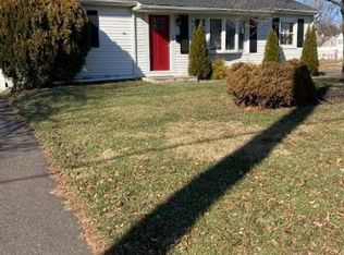 7 W Laurel Rd, Stratford, NJ 08084