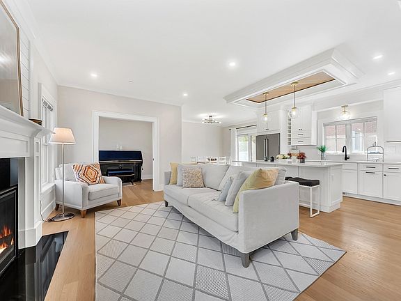 3rd image of 264 Pearl St #2