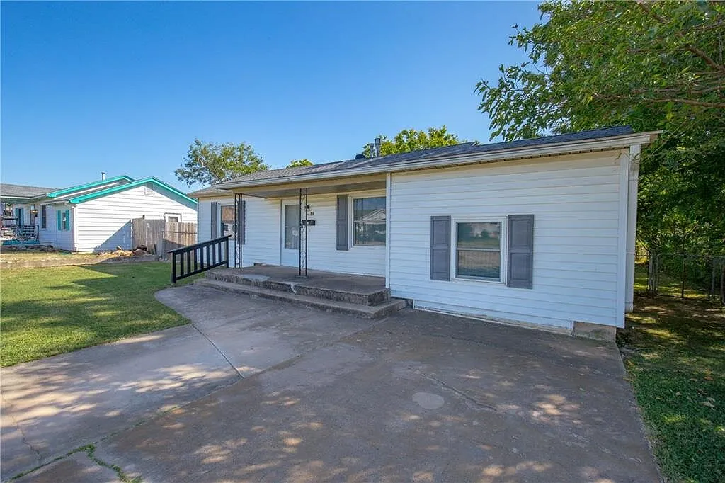 2 bed, 1.0 bath, 1080 sqft, $950 — Photo 3