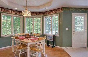 4th image of 20 Thomaston Ln