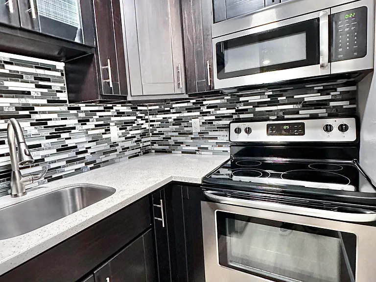 Douglas Avenue Apartments — Photo 1