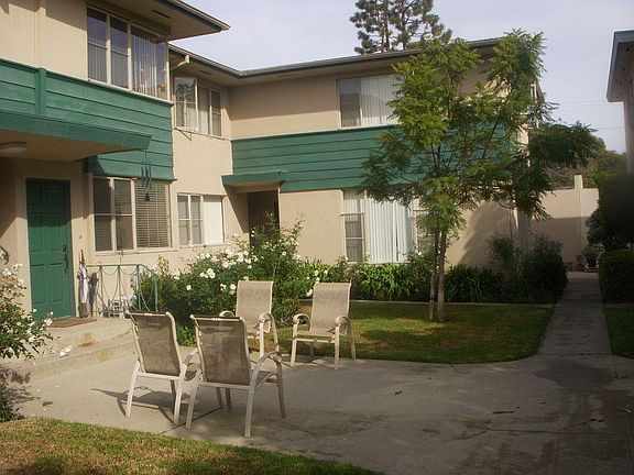 5th image of 3200 S Barrington Ave