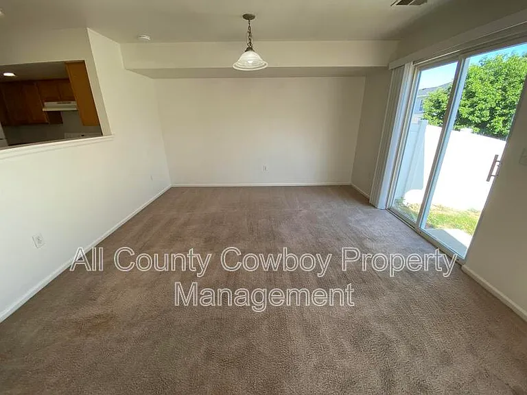 710 W 2nd St — Photo 11