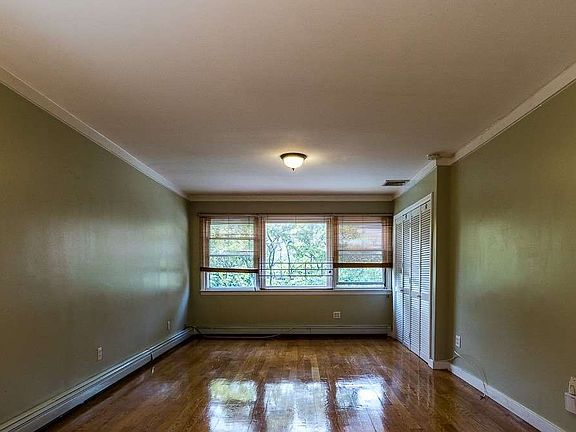 3rd image of 14366 Franklin Ave Floor 2