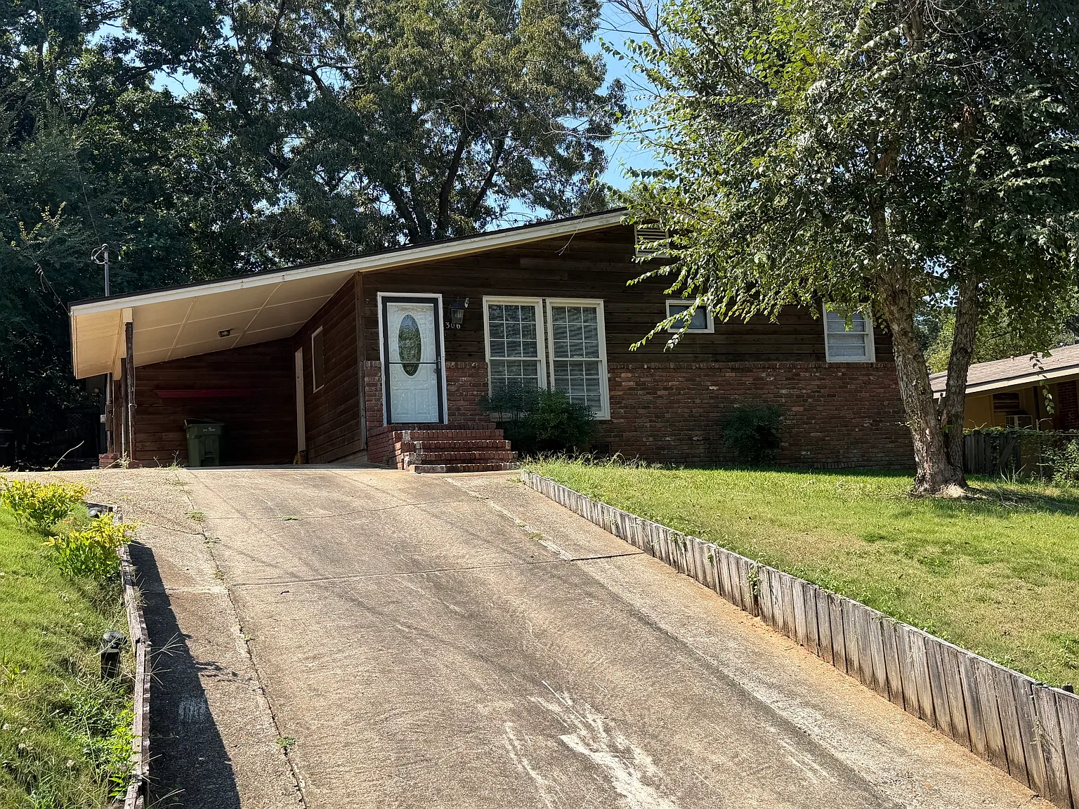 3 bed, $1,200 — Photo 1