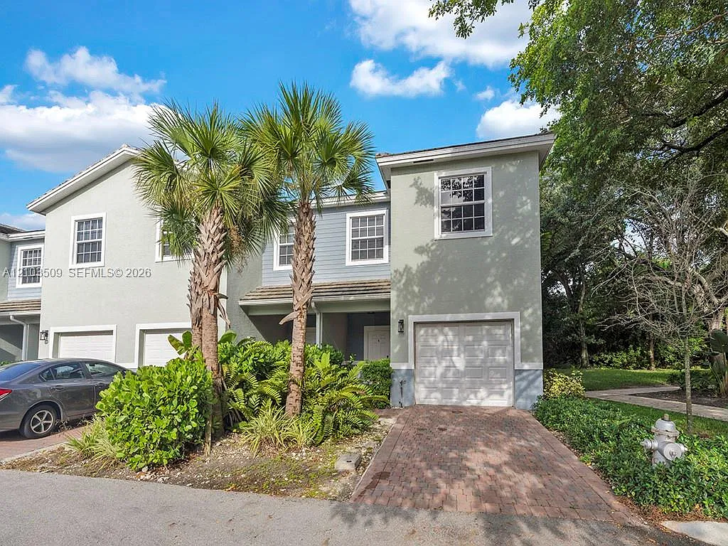 Bahia Delray Townhomes Co — Photo 1