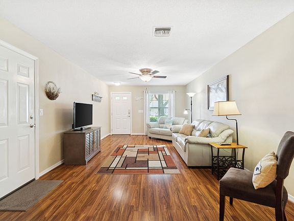 4th image of 98 Park Pl