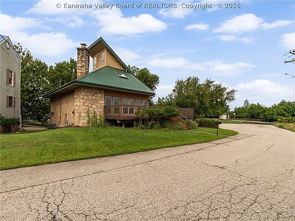 3rd image of 1020 Mountain Rd