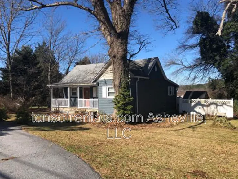 1051 Upward Rd — Photo 2