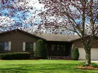 513 Orchard Ridge Rd, Dodgeville, WI 53533