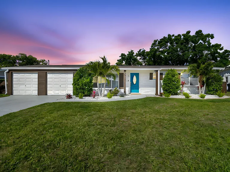 3922 Fontainebleau Dr — Photo 2