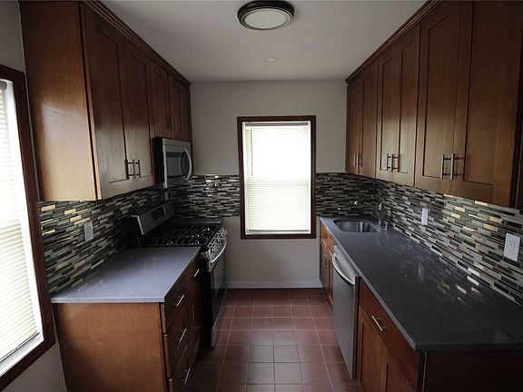 4th image of 215-22 104th Ave