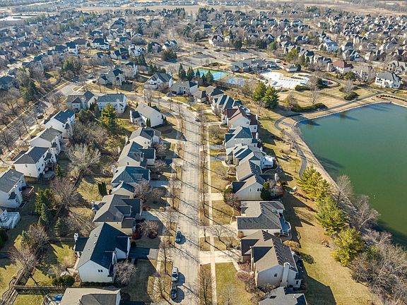 3rd image of 704 Lake Ridge Dr