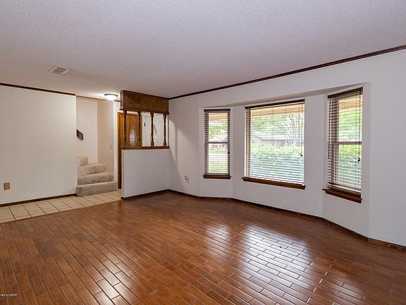 5th image of 58 Hunsley Hills Blvd