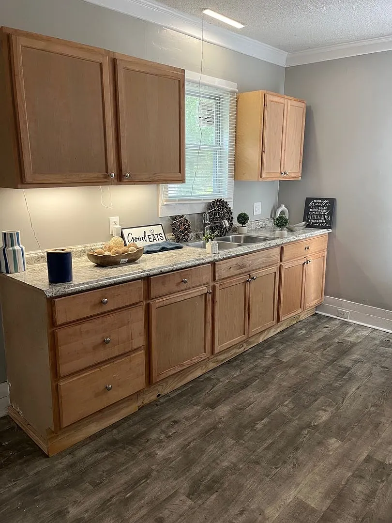 Coming Soon! Spacious 2 Bed House! Deposit-Free Renting Option Thru Obligo! Deposit Alternative A... — Photo 1