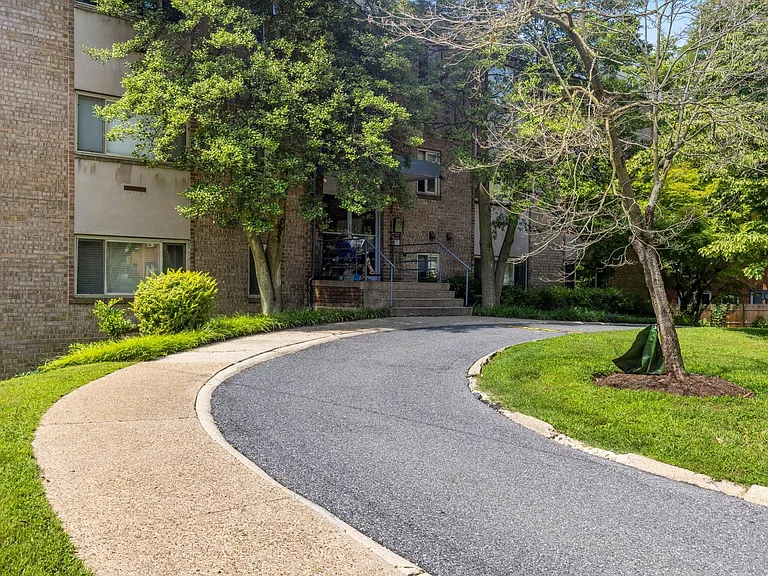 4570 Macarthur Blvd NW #107 — Photo 28