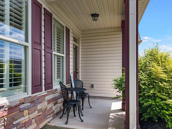 5th image of 818 Ashton Ridge Rd