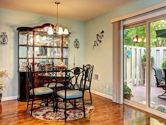 5th image of 2601 S Park Ln