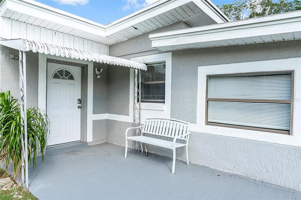 3 bed, 2.0 bath, 1313 sqft, $3,000 — Photo 3