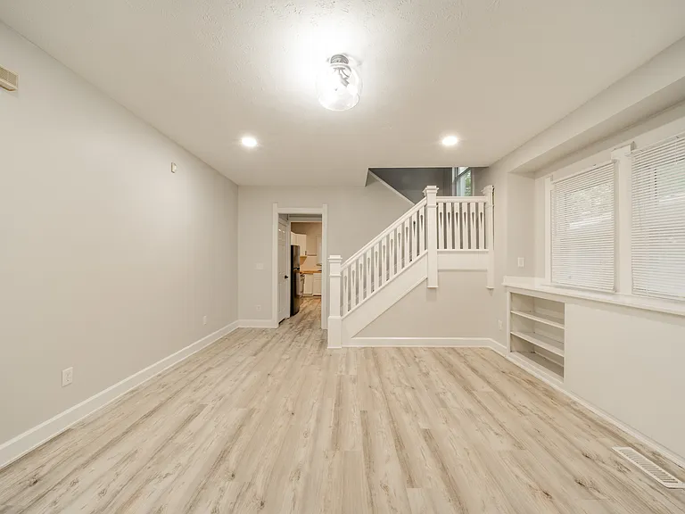 2344 N Capitol Ave — Photo 7