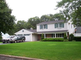 21 Sugarbush Ln, Coram, NY 11727