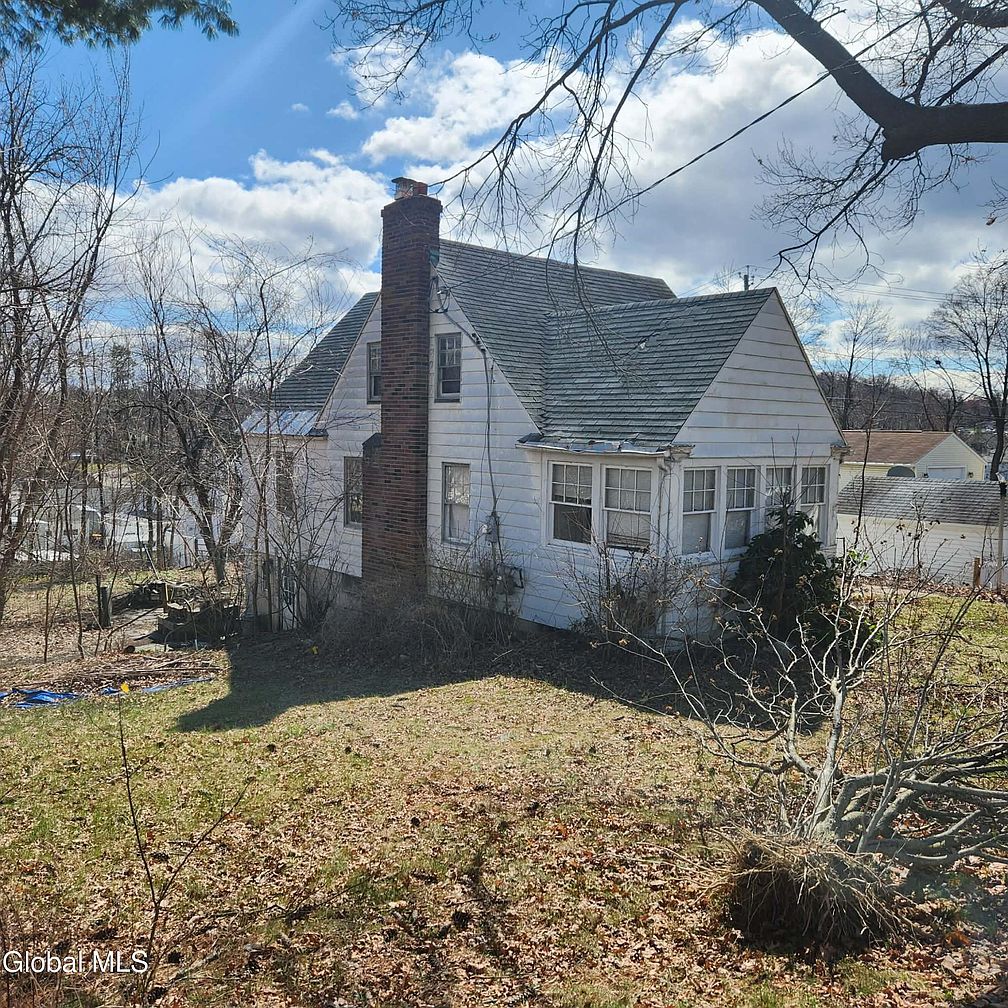 1st image of 208 Hampton Avenue