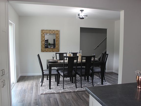 Flow through to dining room 