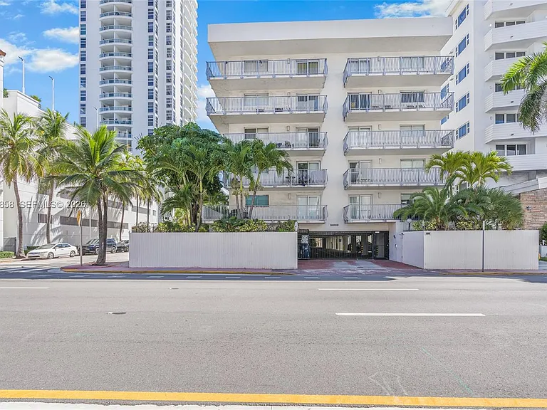4141 Collins Ave #201 — Photo 23