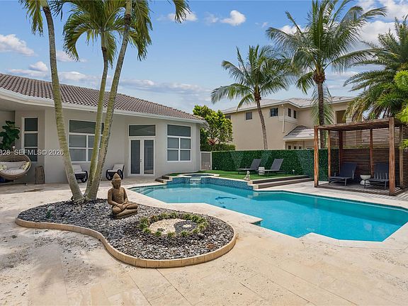 5th image of 1371 Victoria Isle Dr