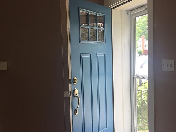 4th image of 204 Bloomingdale Ave