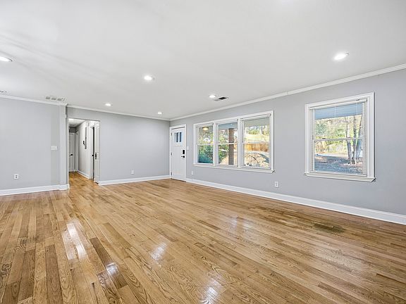 3rd image of 2717 S Clark Dr