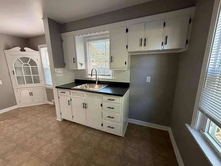 4705 S Anthony Blvd — Photo 4