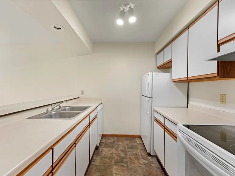 800 Blue Mounds St — Photo 5