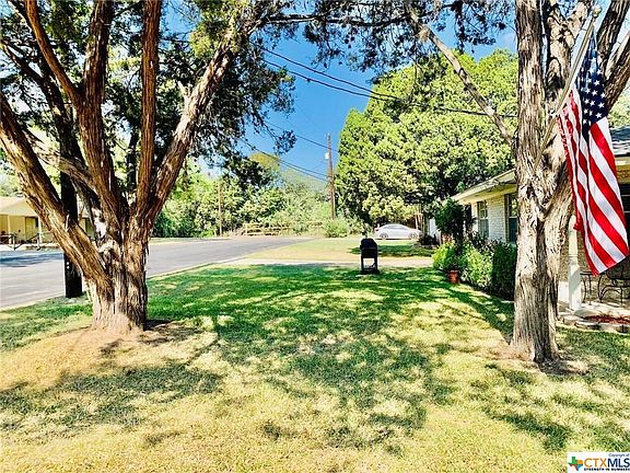 4th image of 484 Kerlick Ln