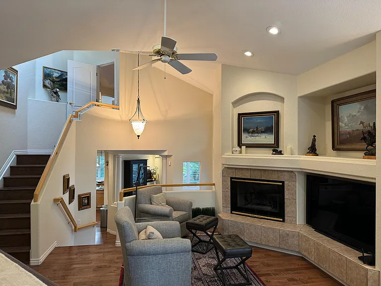Living room, TV, chairs included