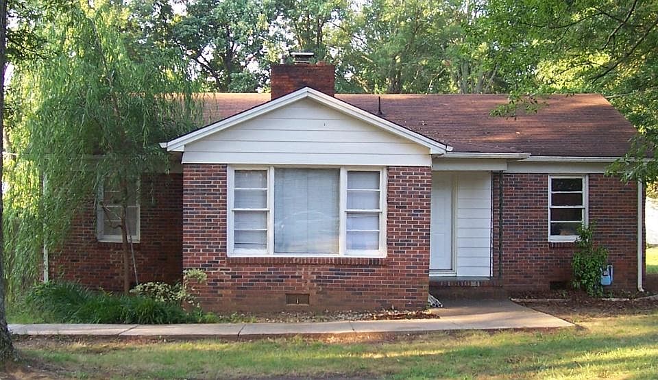 2458 Oakwood Circle