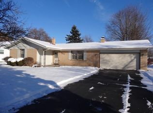 2827 Parkshire Dr, Racine, WI 53406