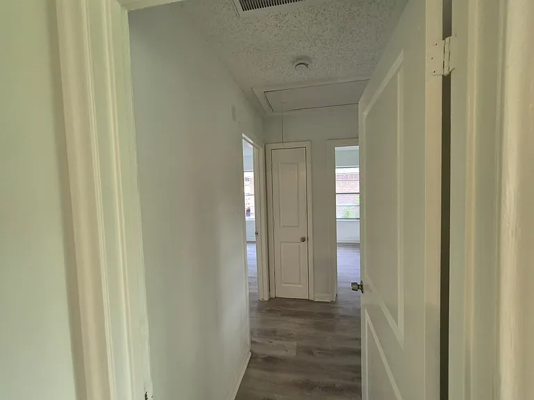 10221 Bretton Dr — Photo 3