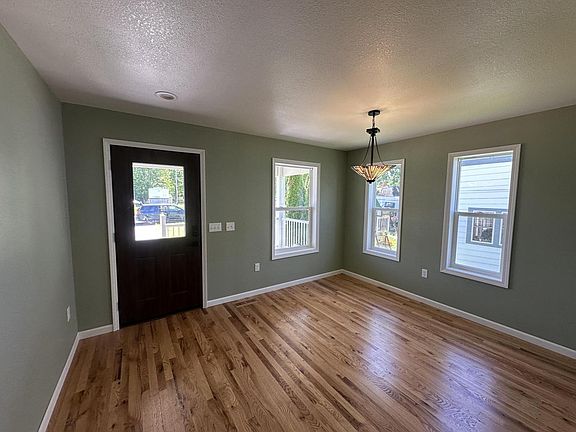 3rd image of 1208 Kilbourn AVENUE