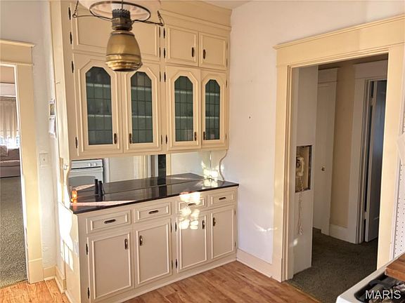 3rd image of 505 W College Ave