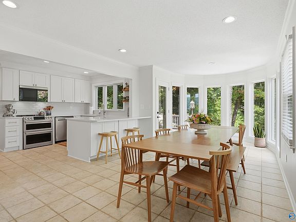 5th image of 1100 Summerwood Cir SE