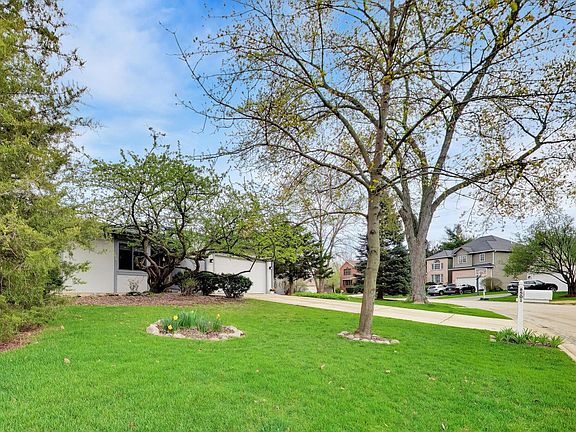 3rd image of 6501 Raintree Ct