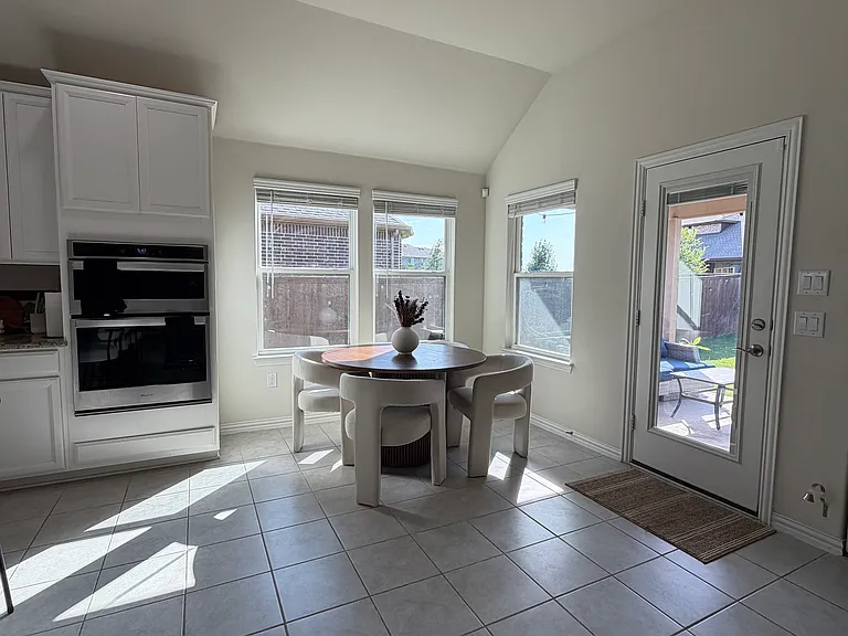 2504 Melrose Dr — Photo 22