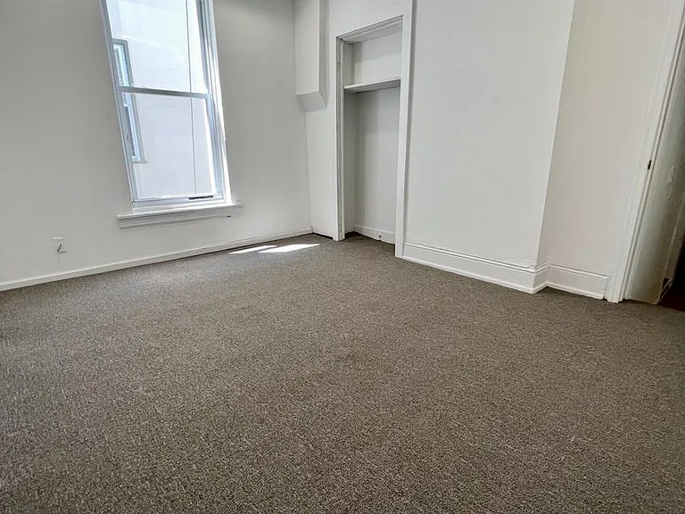 412 N 32nd St — Photo 22