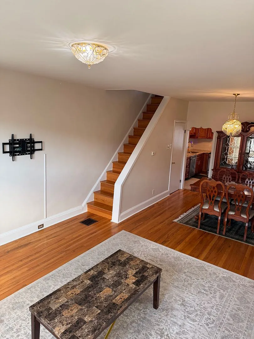 Move-In Ready 3Bedroom 2Bathroom Home in Port Richmond! — Photo 2