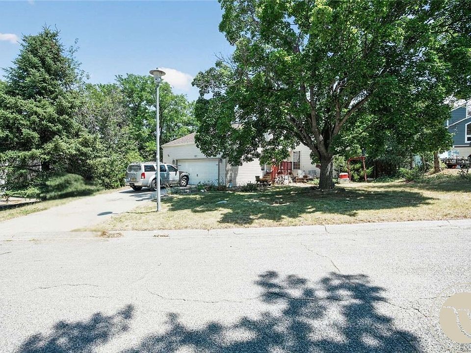 1st image of 631 Sapphire Ave