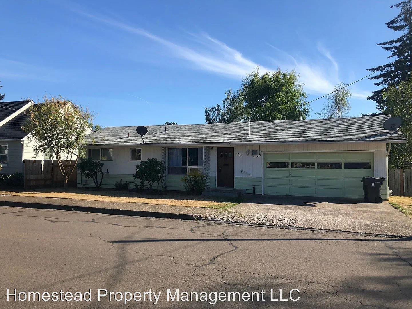 233 SW Rainbow Ave photo 1