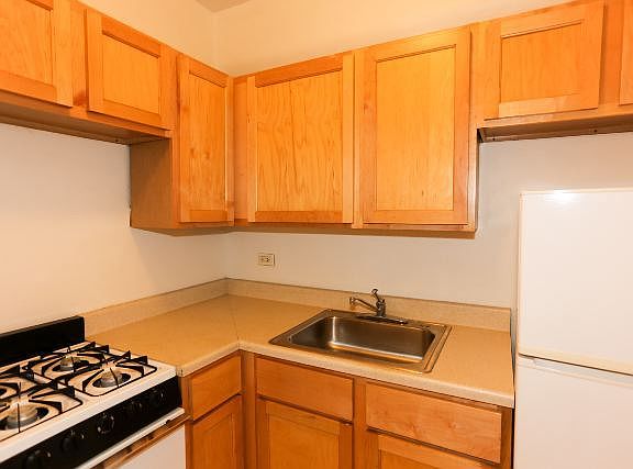 2nd image of 1164.5 N Dearborn St #M04r